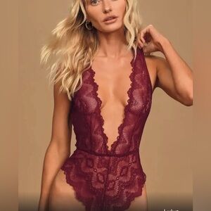 Lulus Women's Burgundy Lace Lingerie Bodysuit Style Open Back NWT L #1383
